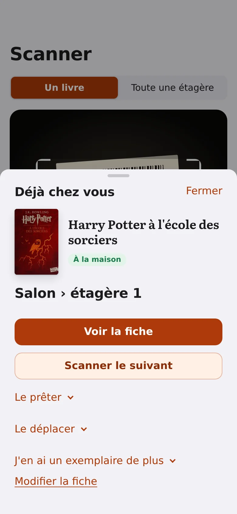 Biblioche sur un iPhone : un livre scanné, « Déjà chez vous, Salon › étagère 3 ».